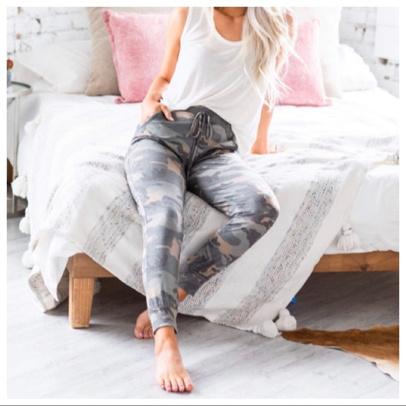 ✨LAST ONE✨CHIC CAMOUFLAGE JOGGERS - Picture 4 of 7